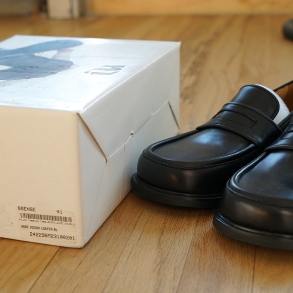 NO IDEA Black Wide Dough Loafers - Picture 6 of 7